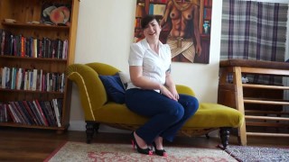 My Tight Suit Trousers - Pandora Blake en pantalones ajustados y tacones altos, ¿podríamos pedir más?