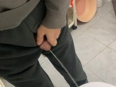 黄金圣水调教人肉便器性奴，喝主人的尿，用尿洗澡。 - Screenshot 11 of 16 - Piss Slave