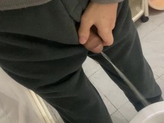 黄金圣水调教人肉便器性奴，喝主人的尿，用尿洗澡。 - Screenshot 7 of 16 - Piss Drinking