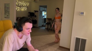 无意中听到我室友的男朋友说他会操我，所以我让他- Pornhub.com