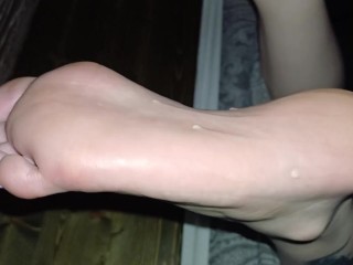 Eating cum off her oiled soles Video