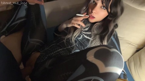 Cute Spider Babe smoking and Fucking (vidéo complète sur mes 0nlyfans / ManyVids)