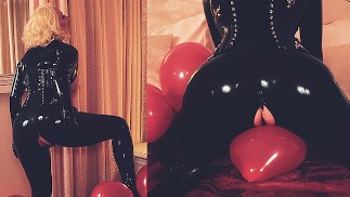 Latex MILF loves to tease and play!