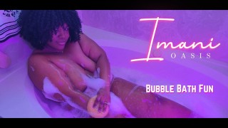 Ebony Imani Oasis baño de burbujas divertido coño jugar