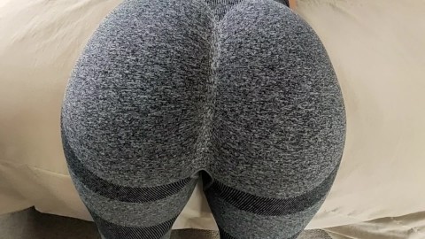 Milf in Leggings has sex after the Gym