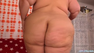 Big Boned Plumper Erin Green Gets Pounded by a Man Half Her Size
