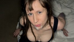 辣妹在惊人的口交后，她的舌头和嘴巴周围承受着巨大的负担