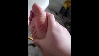 Масляный массаж ног
