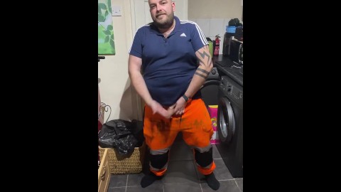 Who wants this sweaty builder dick?