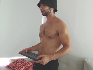 Daniel Santos Webcam Show Masturbándose y Hablando