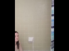 Taking a bubble bath - Screenshot 5 of 16 - Naked Girls