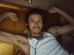 SHOWING MY ARMPITS AND BICEPS