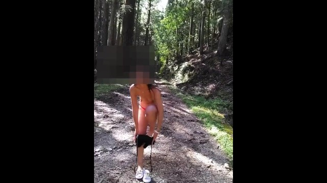【個人撮影】山道で彼女を全裸にして電マオナニーで絶頂させる様子を撮った素人カップル投稿映像がヤバい！