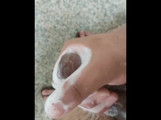 Joven Se Pone Cachondo y Comienza a Masturbarse Bien Rico 🥵