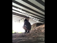 巨丑无比的伪娘在土包上尿尿露出 - Screenshot 7 of 16 - 恋物癖