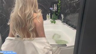 🤭Before work, I ran into the shower and gave a quick blowjob to my friend🥰💦💦💦