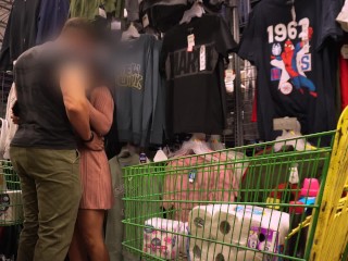 On S'est Rencontré Dans un Supermarché et on a Fini Par Baiser Fort Dans Une Voiture Comme Des Fous