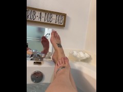 BBW stepmom MILF foot fetish dripping wet in bath wrinkled soles in the mirror