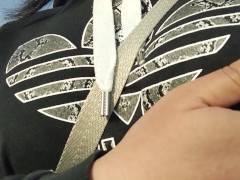 朝の散歩をしながらの乳首オナニー。勃起乳首に朝日が当たる✨ - Screenshot 3 of 16 - おっぱい