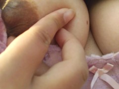 朝の散歩をしながらの乳首オナニー。勃起乳首に朝日が当たる✨ - Screenshot 7 of 16 - 日本人