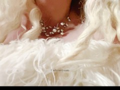 Carlycurvy does a dildo suck challenge!