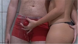Танцует фанк в душе и дрочит руками над своими боксерами [Трейлер]