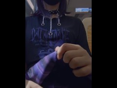 【伪娘】地铁列车上露出玩跳蛋自慰，抽抽几下就射精了 - Screenshot 16 of 16