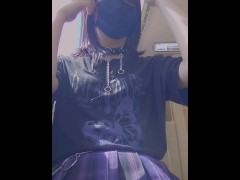 【伪娘】地铁列车上露出玩跳蛋自慰，抽抽几下就射精了 - Screenshot 4 of 16