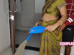 कोमल के घर मे कचरे वाली को बुलाकर दरवाजे चोदना सुरु किया - Screenshot 3 of 16 - Wife Swap