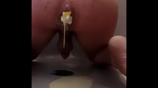 ragazzo anale sperma traboccante (clistere di sperma finto anale)