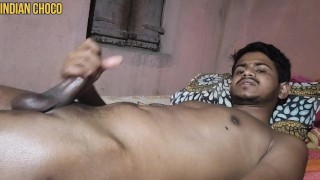 Индийский сексуальный член с сексуальной стрижкой на лобке