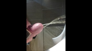 in einer öffentlichen Toilette