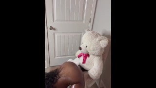 Kijk hoe ik Teddy neuk, volledige video op mijn onlyfans