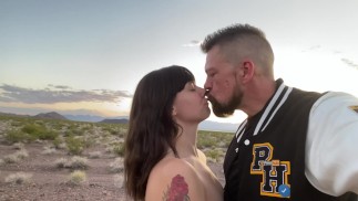 与杰米·斯通在车里接吻寿司约会 - 幕后合集