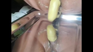 [Repost] Insertar plátano en el ano y excretar