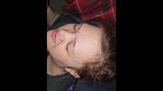 Разбудил свою жену-шлюху, чтобы трахнуть ее