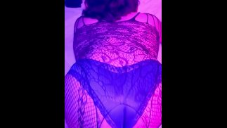 Кроссдрессер в ожидании большого члена