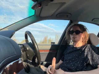 Twink 被抓到在公共场合抽搐