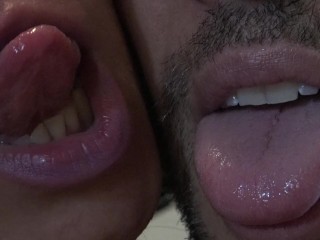 Belle-mère Embrassant Son Beau-fils Après Qu'il Ait éjaculé Dans SA Bouche