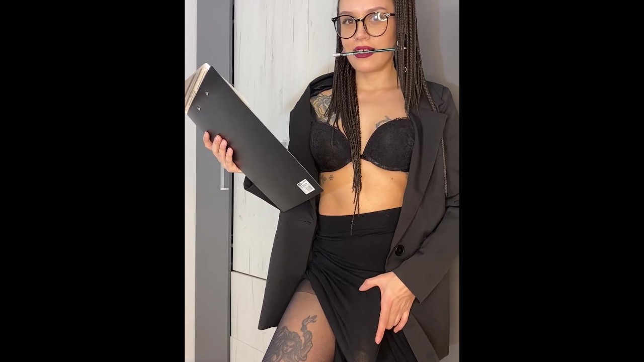 длинный член под юбкой У твоей БОСС-леди ОГРОМНЫЙ ЧЛЕН под юбкой - Pornhub.com