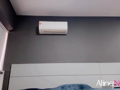 Loira Peituda massageando os pés com óleo e usando seu brinquedinho - Screenshot 6 of 16 - Amateur
