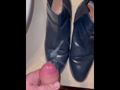 Cum on her Shoes