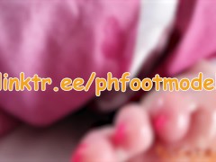 Sunny day in flip flops (cum on her feet) - Screenshot 16 of 16 - Cum On Feet