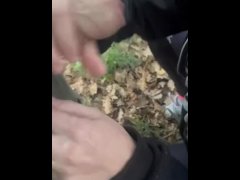 Dopo una corsetta prendo in bocca il cazzo di uno sconosciuto al parco DIALOGHI ITA pubblico