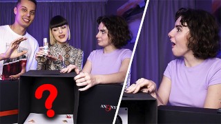 Desafio Youtube Show com duas belezas - Você consegue adivinhar o que elas estão tocando?