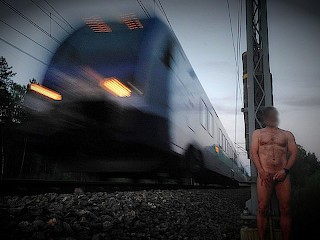 120 km/h - 74.5 mph, Risky dick flashing for the train. Video