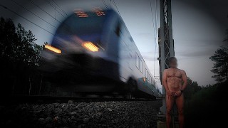 120 km/h - 74.5 mph, Risky dick flashing for the train.