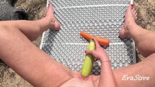 multiorgasmo de verduras pelirroja puta en la naturaleza