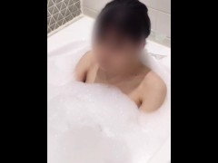 色白美肌な女子大生の入浴＆シャワーシーン - Screenshot 4 of 16 - 美乳