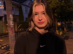 18 girl let a rich guy fuck her on a first date. - Screenshot 2 of 16 - Pov Blowjob